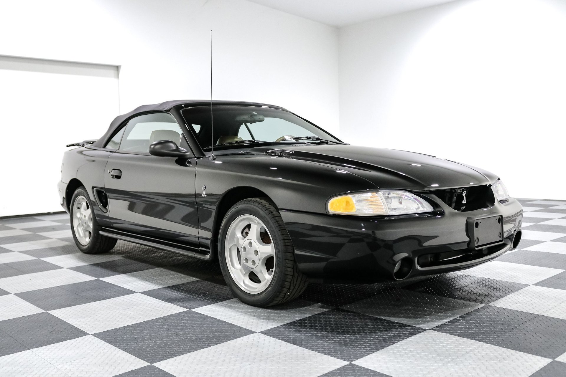Used 1995 Ford Mustang GT RWD image 2
