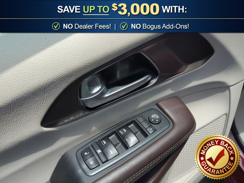 Used 2017 Chrysler Pacifica Touring-L FWD image 16