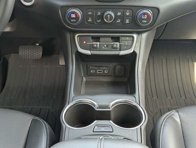 Used 2024 GMC Terrain SLT w/ Infotainment Package II FWD image 19
