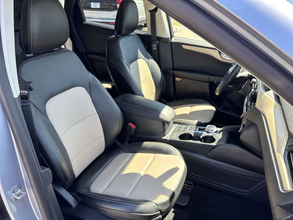 Used 2022 Ford Escape Titanium w/ Titanium Elite Package AWD/4WD image 27