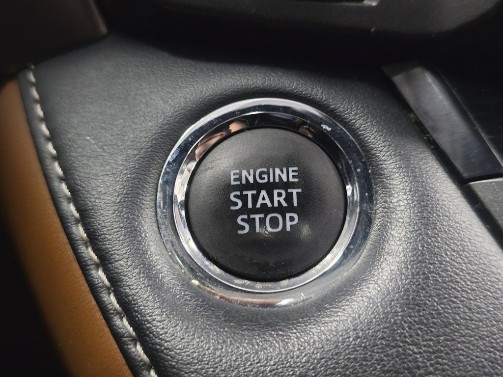 Used 2018 Toyota RAV4 SE w/ Power Extra Value Package image 30