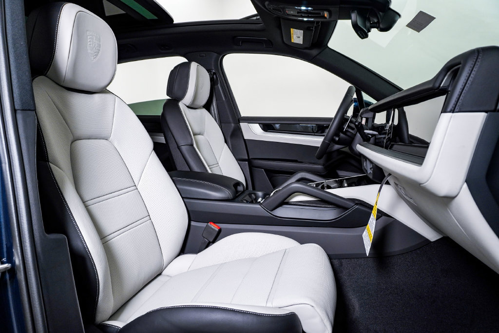 New 2026 Porsche Cayenne GTS AWD/4WD image 15