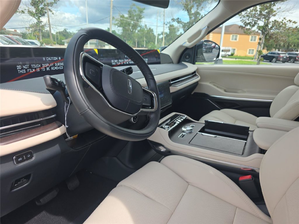 New 2027 Lincoln Navigator Premiere RWD image 16