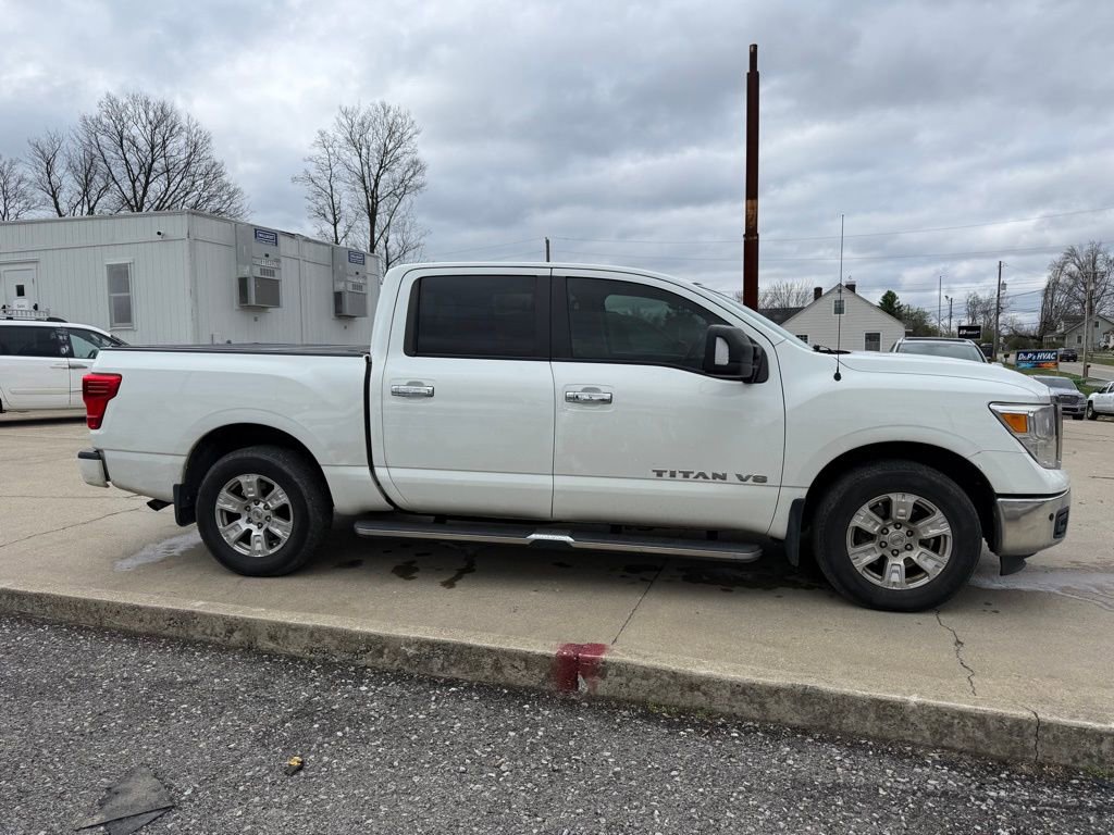 Used 2018 Nissan Titan SV w/ SV Convenience Package RWD image 5