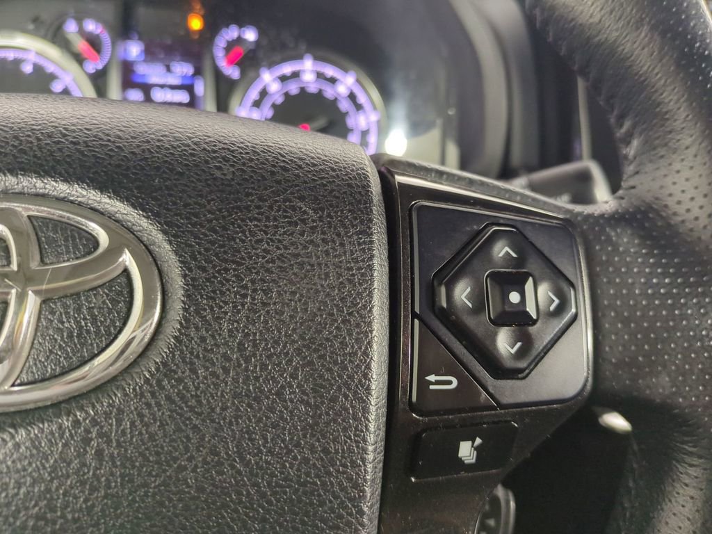 Used 2020 Toyota 4Runner Venture w/ Moonroof Package image 32