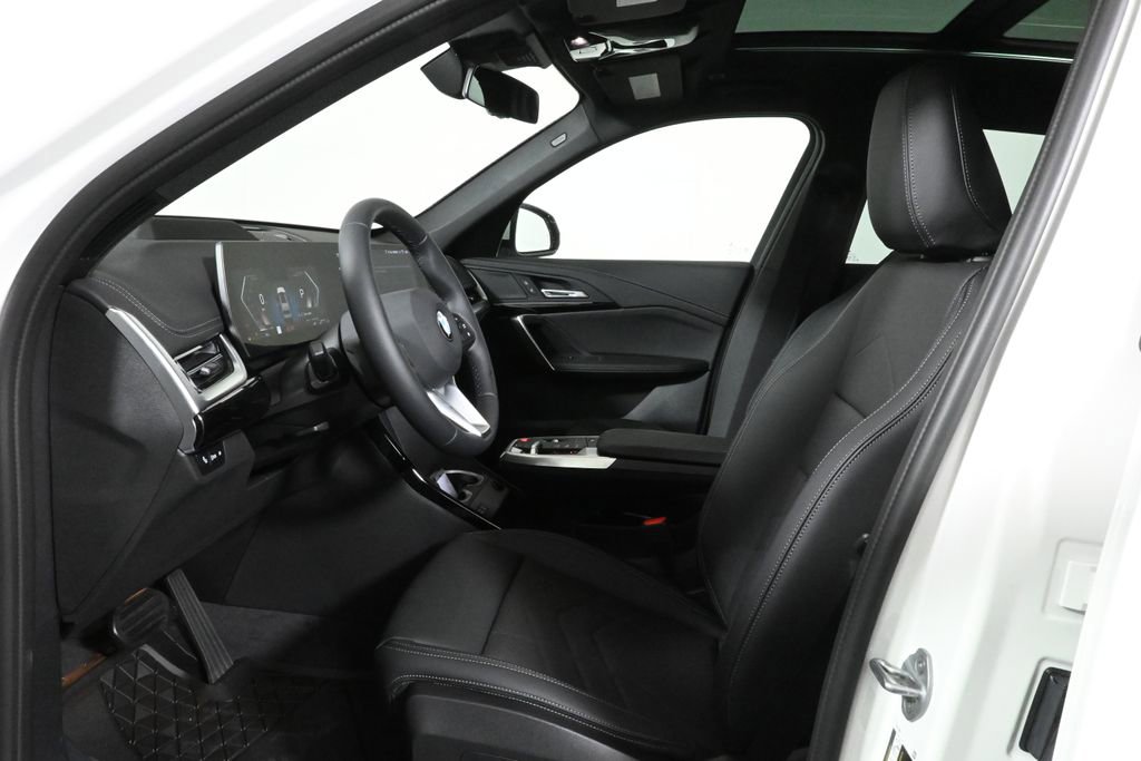 Used 2026 BMW X1 xDrive28i w/ Technology Package image 3