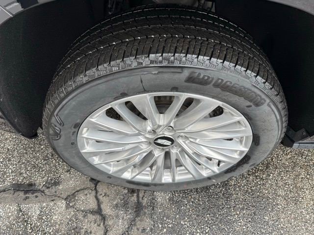 Certified 2025 Cadillac Escalade Premium Luxury image 7