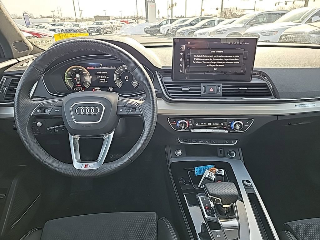 Used 2024 Audi Q5 e Prestige w/ Prestige Package image 2