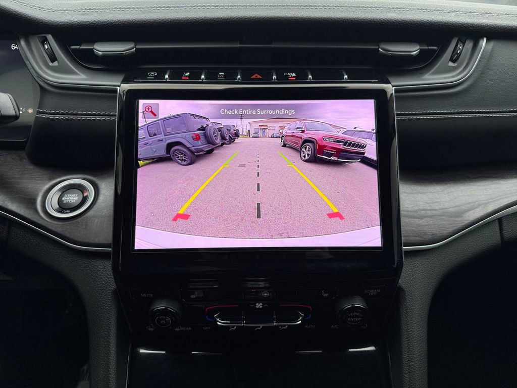 Used 2023 Jeep Grand Cherokee Limited w/ Black Appearance Package image 18