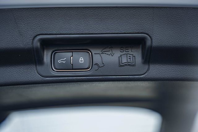 Used 2025 Ford Explorer ST-Line w/ ST-Line Street Pack image 18