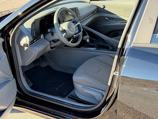 Used 2023 Hyundai Elantra SEL image 11