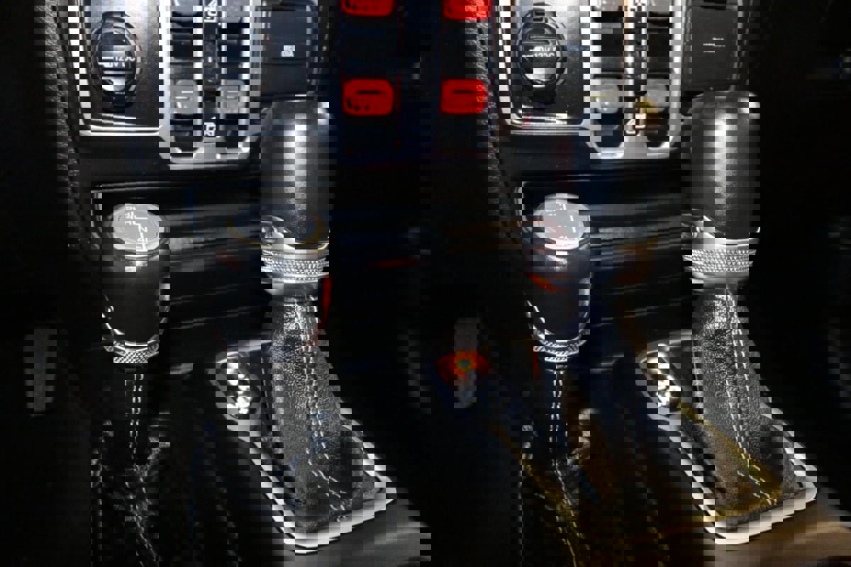 Used 2018 Jeep Wrangler Unlimited Sahara w/ Cold Weather Group image 23