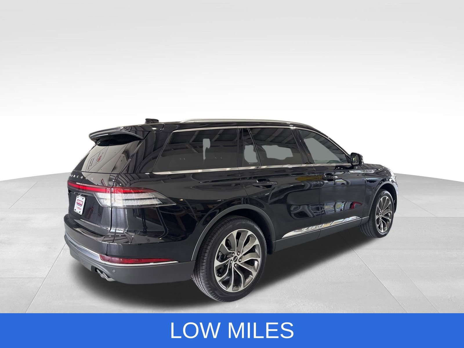 Used 2025 Lincoln Aviator Reserve w/ Illumination Package AWD/4WD image 12