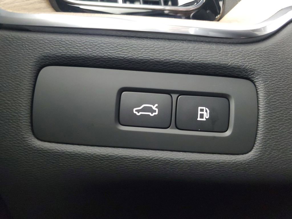 New 2026 Volvo XC60 T8 Plus w/ Protection Package Premier image 35