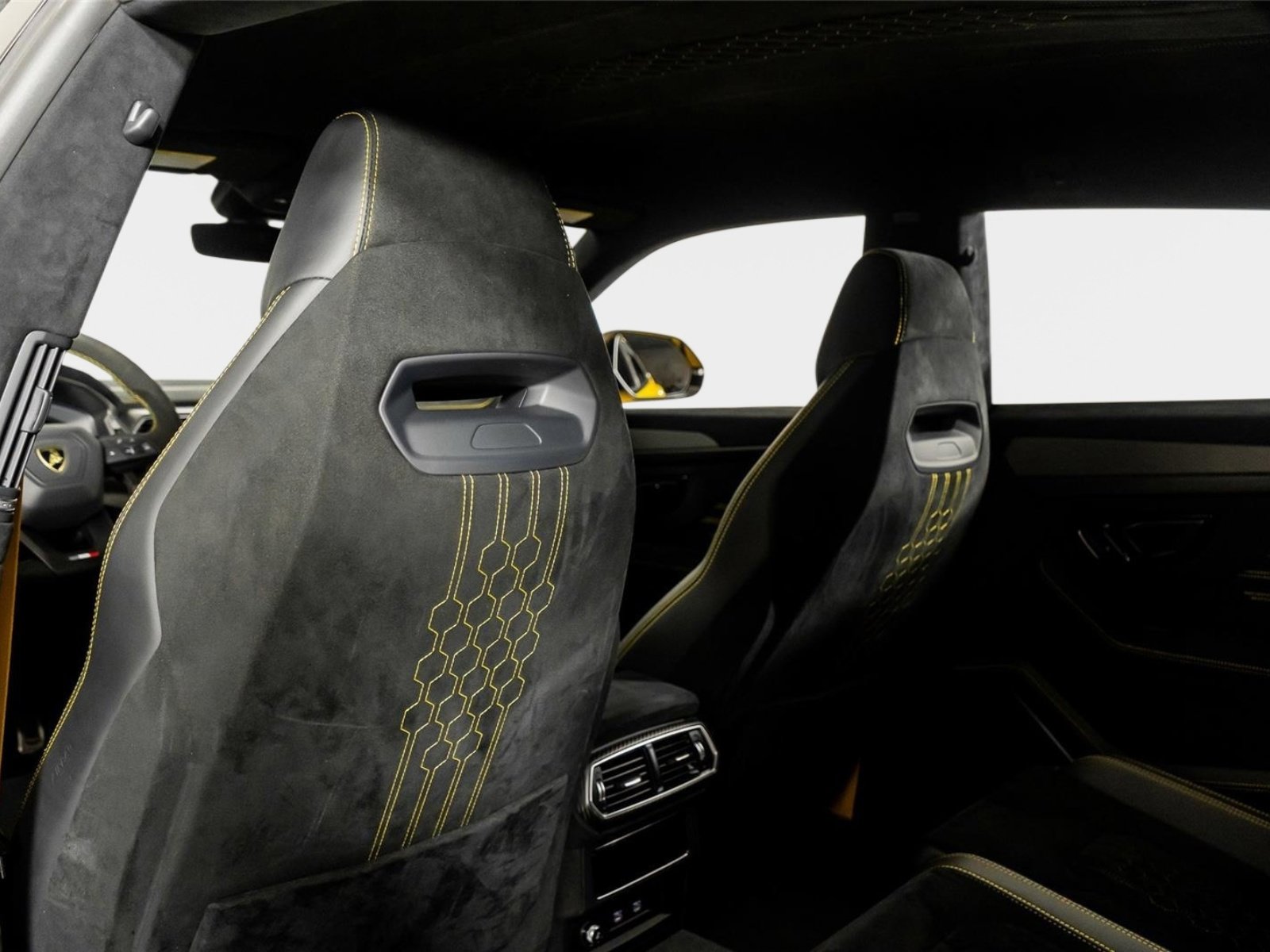 Used 2023 Lamborghini Urus Performante image 35