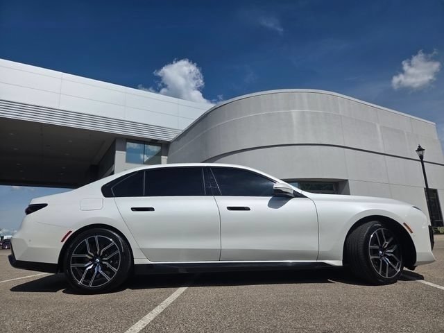 Used 2025 BMW 760i xDrive w/ Executive Package AWD/4WD image 27