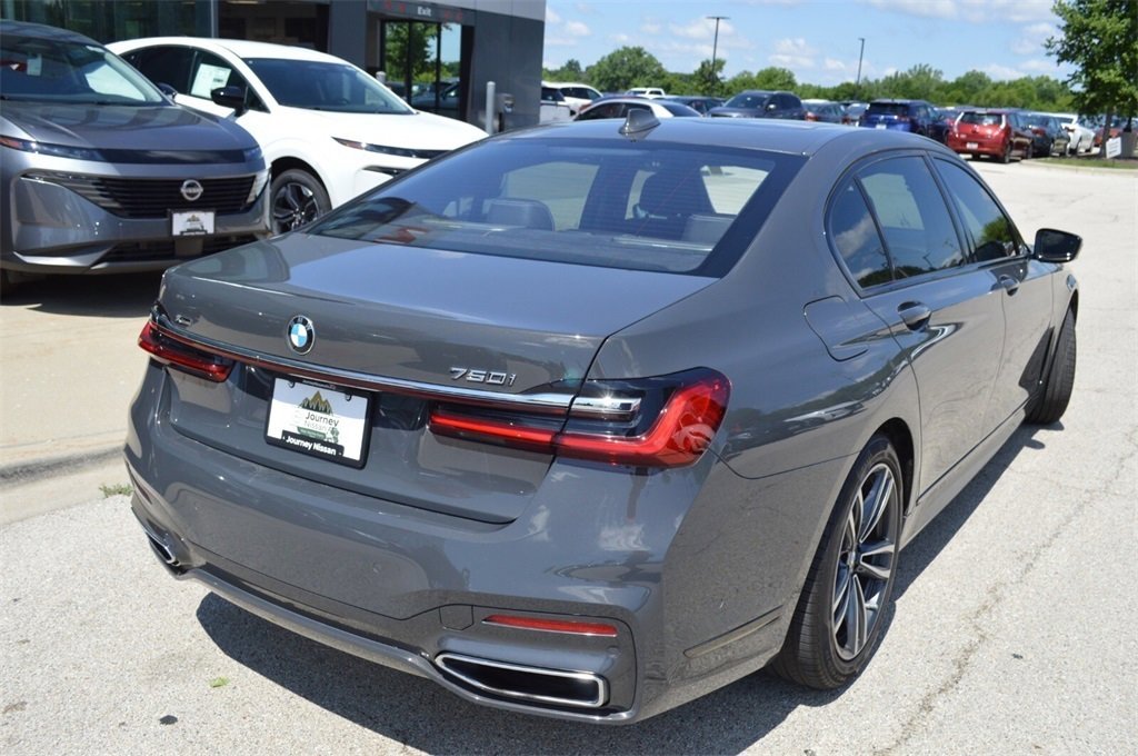 Used 2021 BMW 750i xDrive w/ M Sport Package image 10