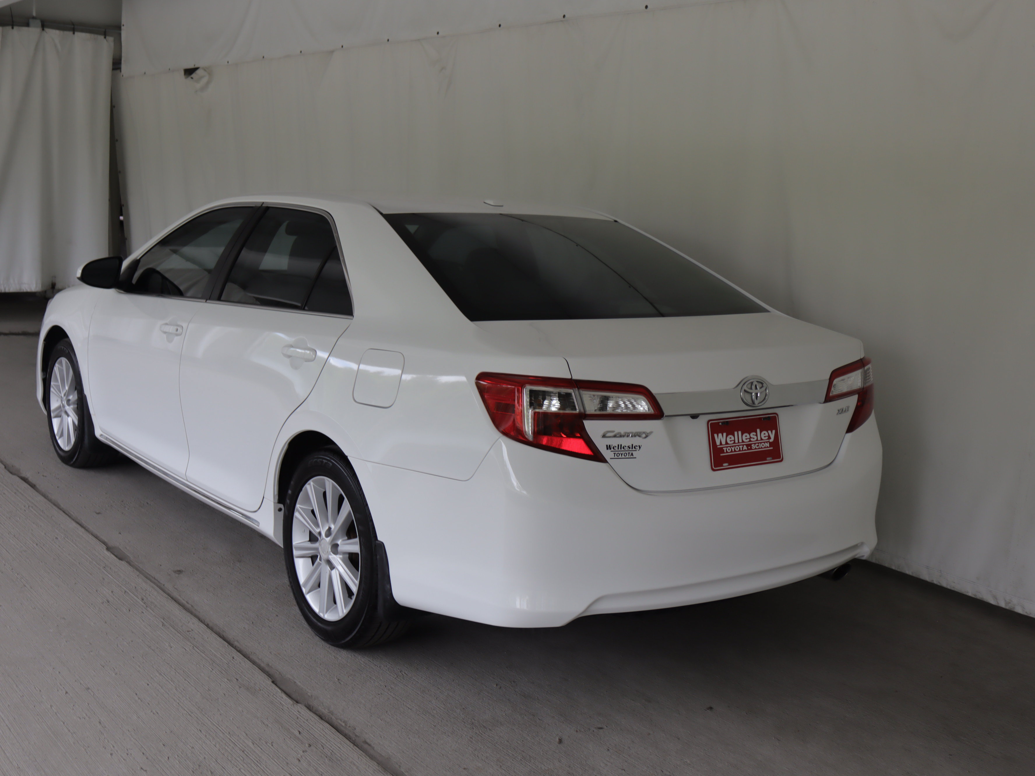Used 2012 Toyota Camry XLE w/ Convenience Pkg FWD image 25