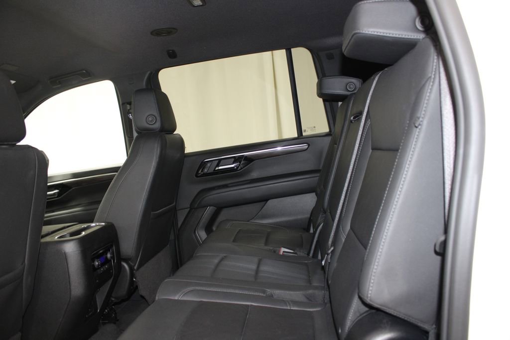 Used 2025 Chevrolet Suburban LT RWD image 22