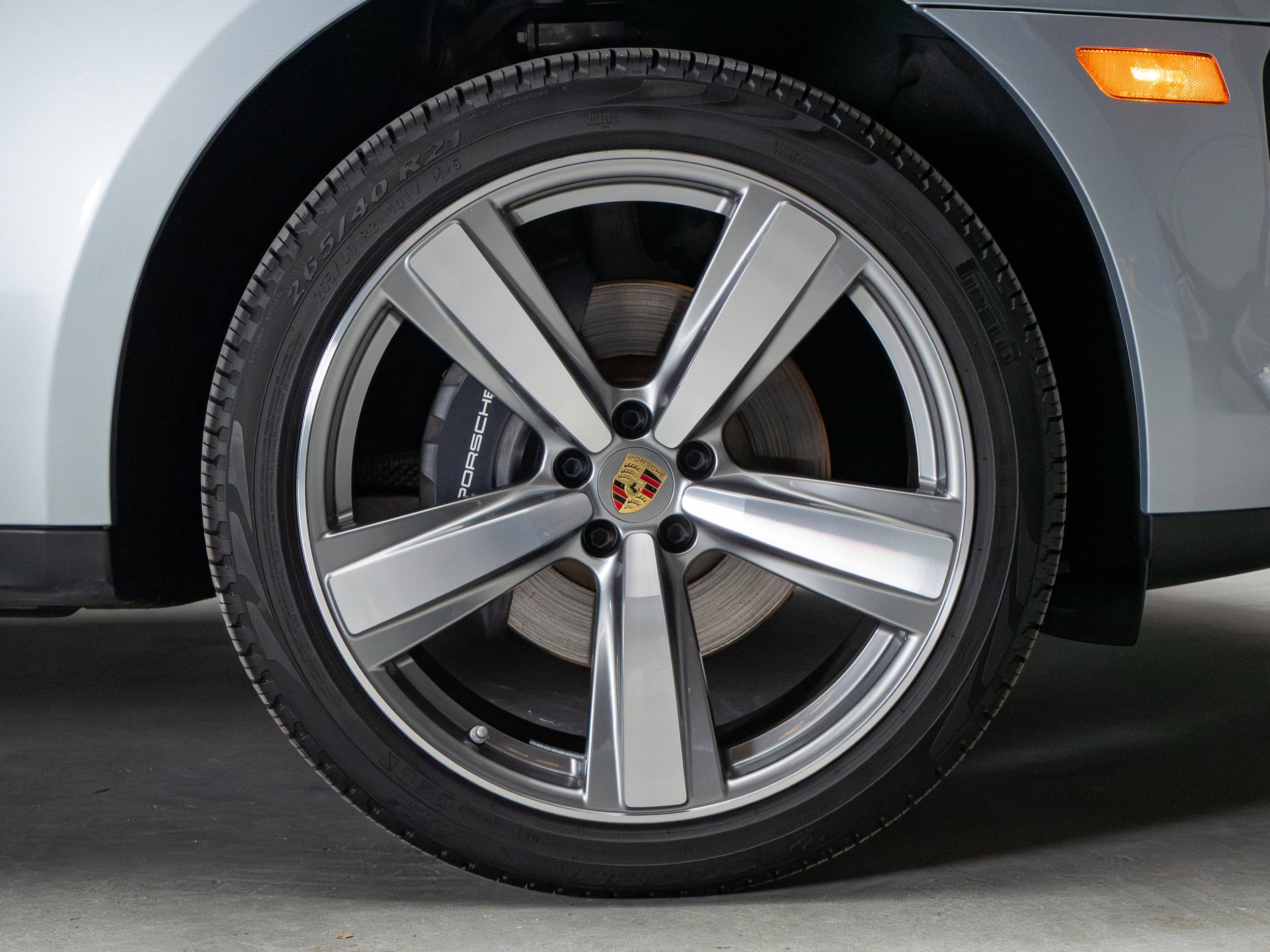 Certified 2025 Porsche Macan AWD/4WD image 14