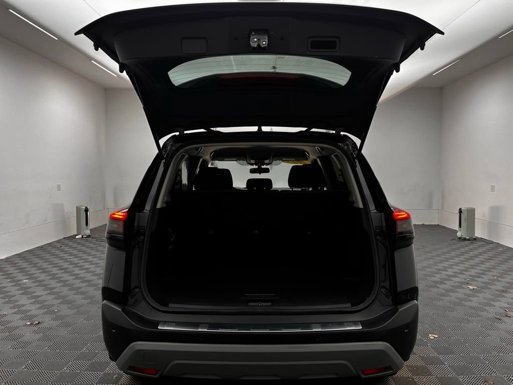 Used 2023 Nissan Rogue SV image 12