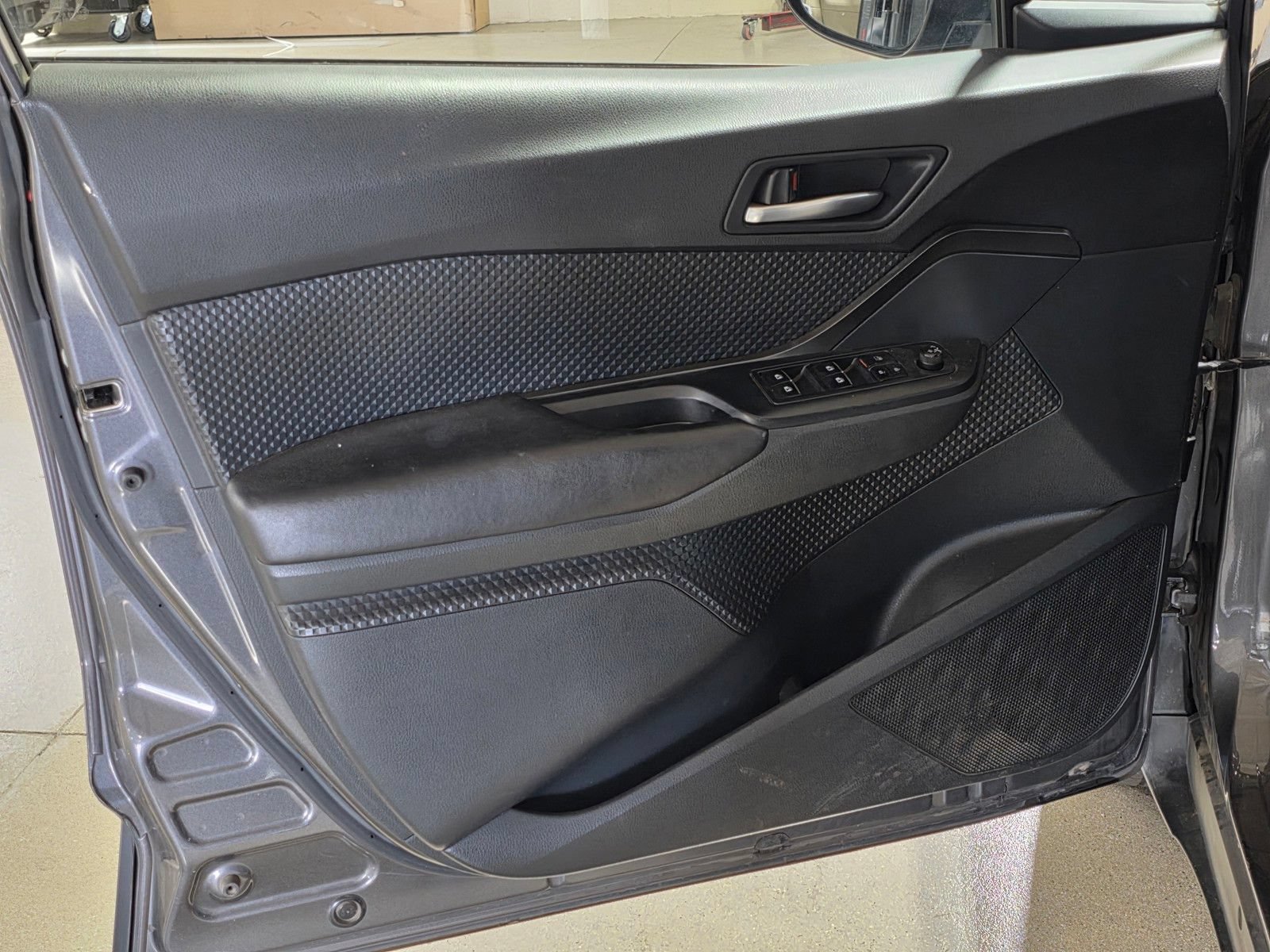 Used 2018 Toyota C-HR XLE FWD image 16