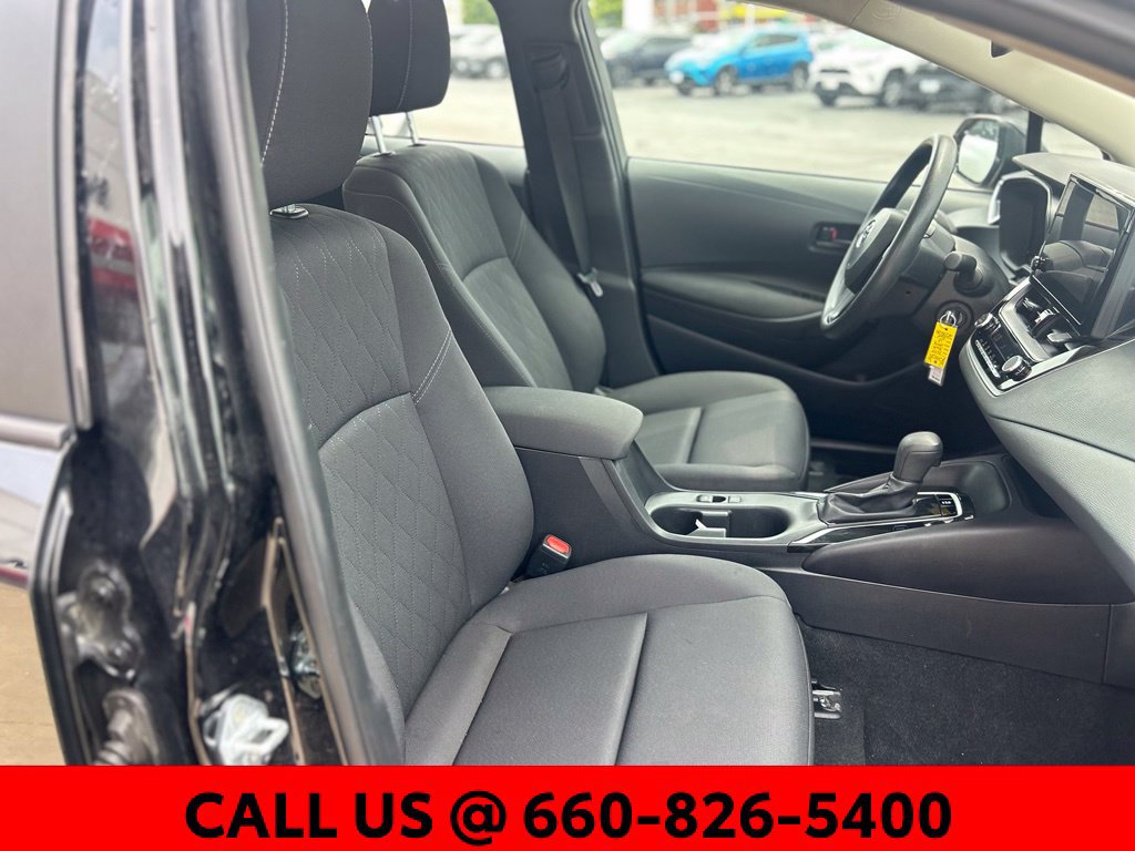Used 2025 Toyota Corolla LE FWD image 5