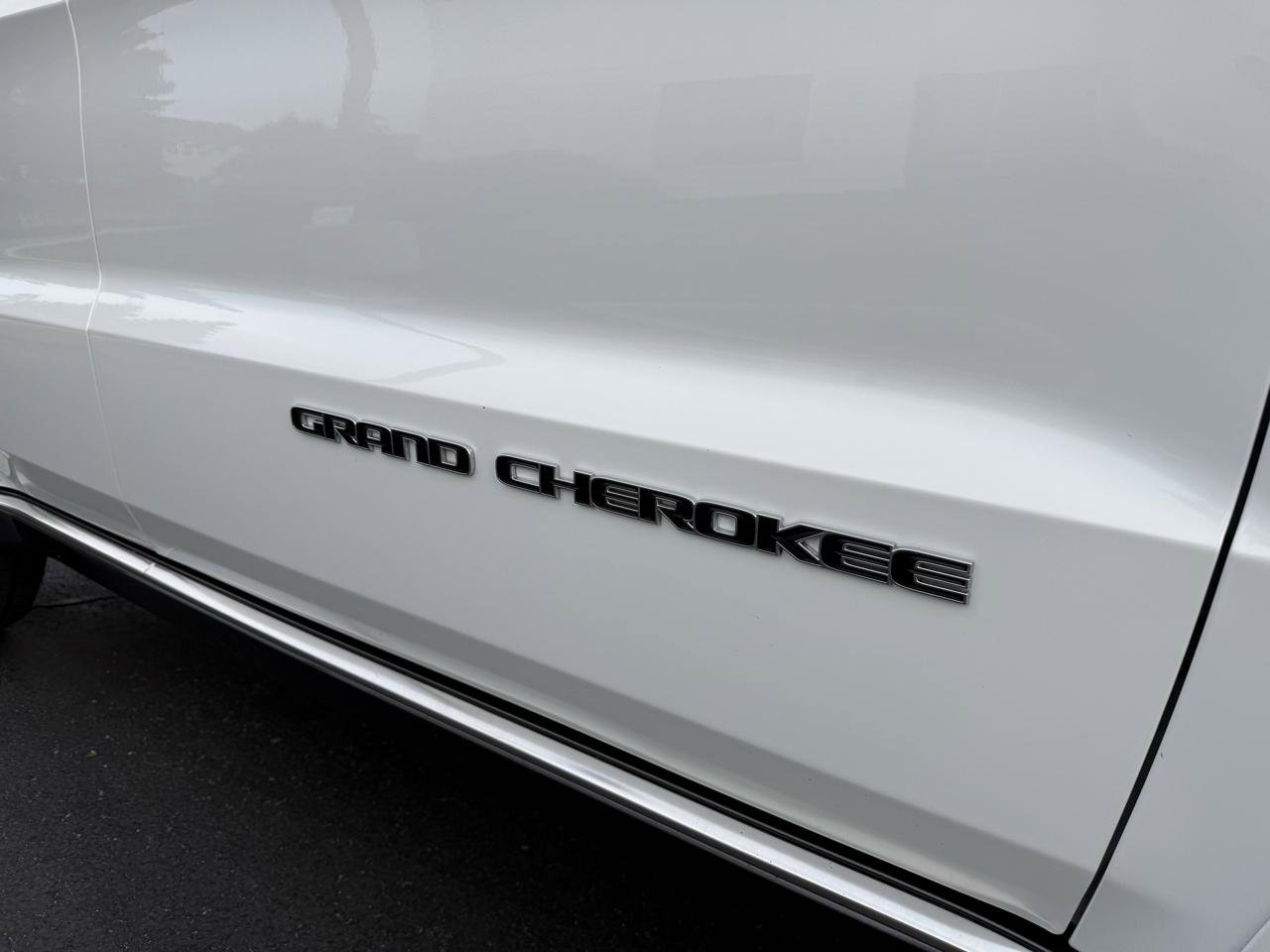 Used 2018 Jeep Grand Cherokee Summit AWD/4WD image 13