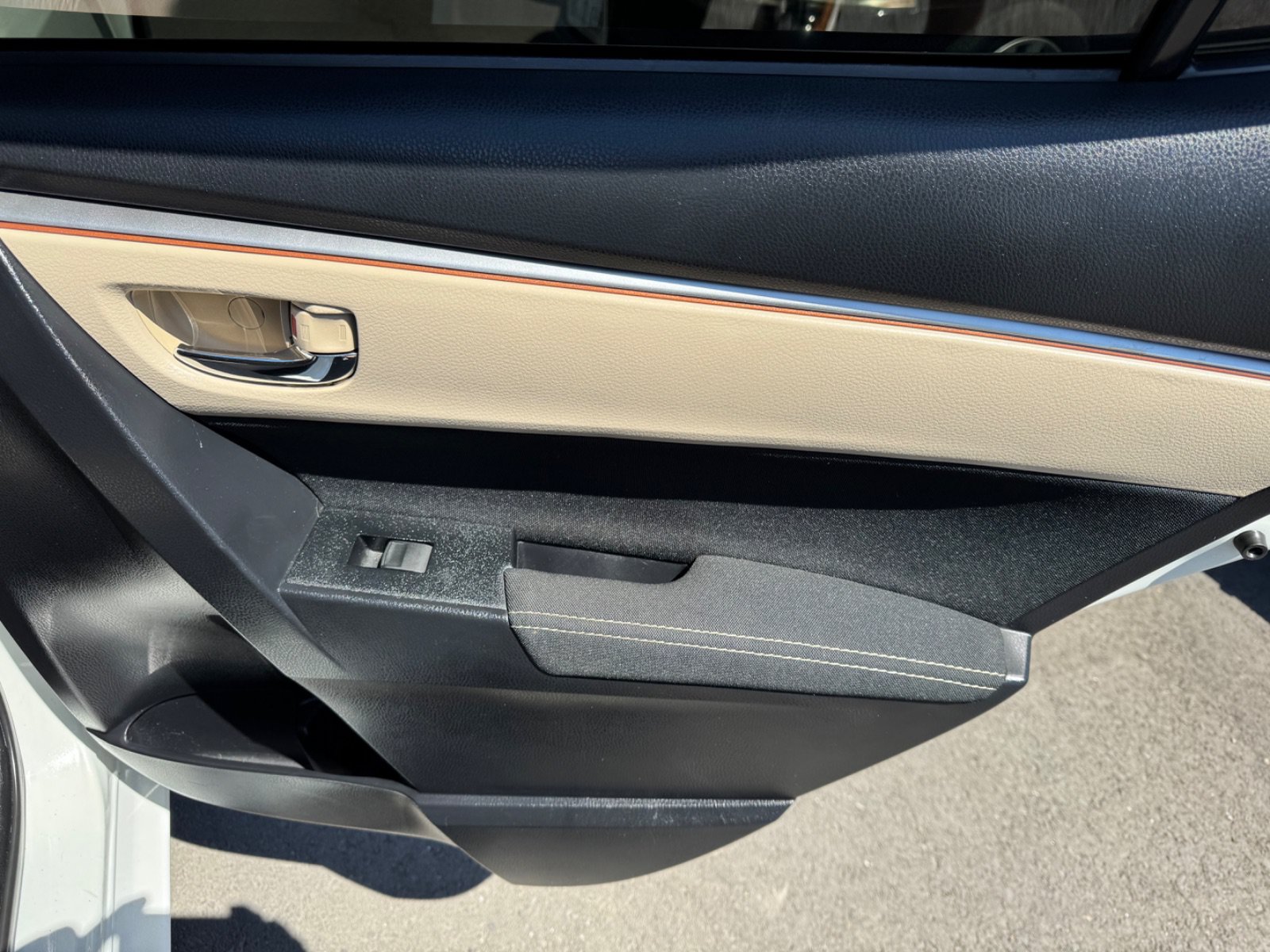 Used 2014 Toyota Corolla LE FWD image 9