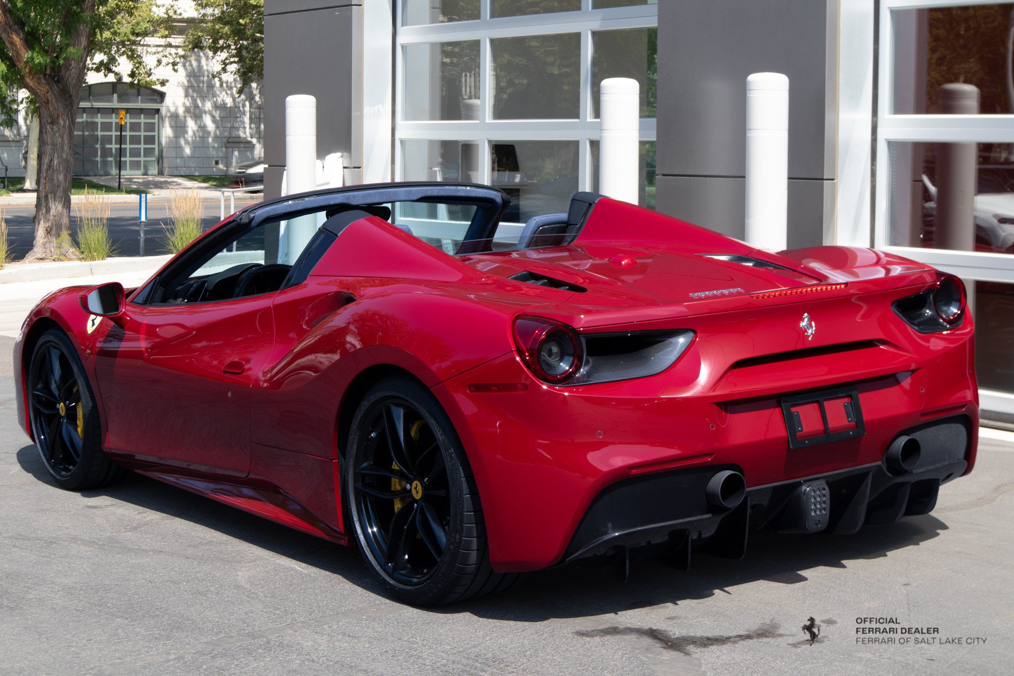 Used 2019 Ferrari 488 Spider RWD image 3