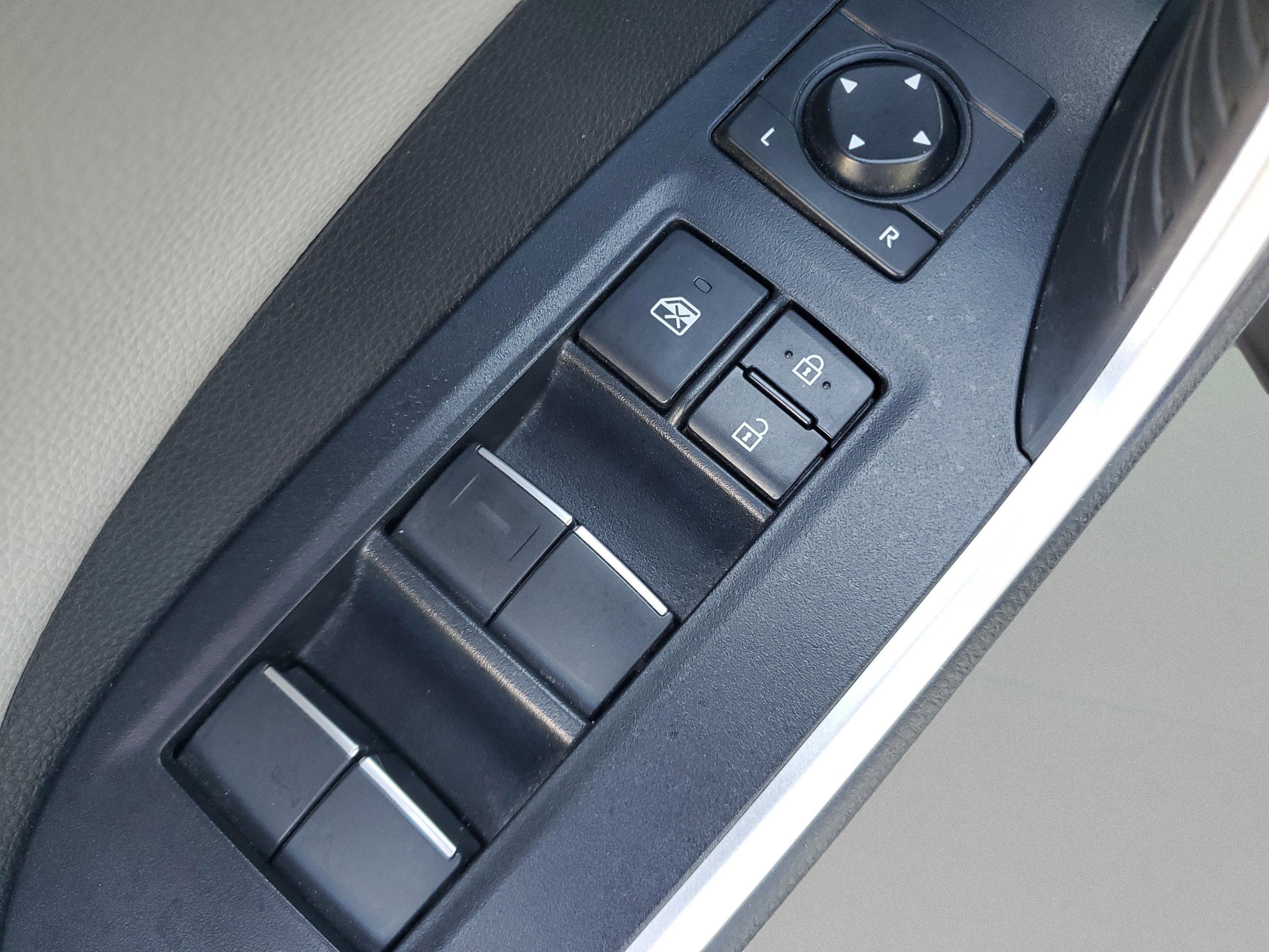 Used 2021 Toyota RAV4 Limited FWD image 20