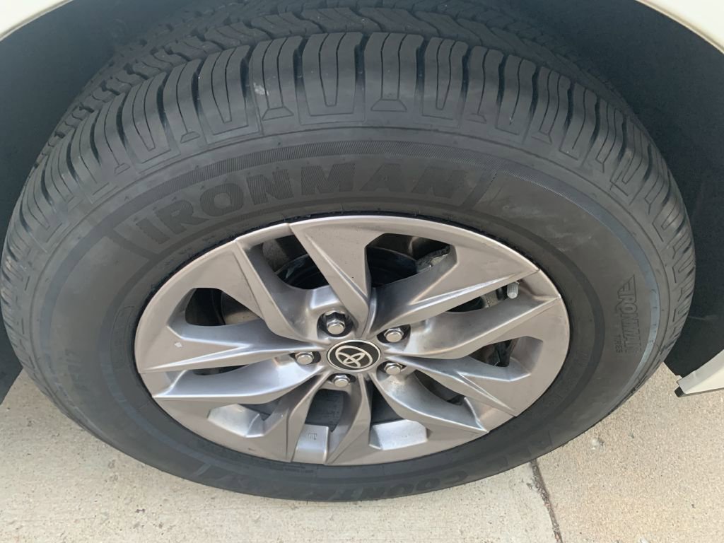 Used 2022 Toyota Sienna XLE image 22