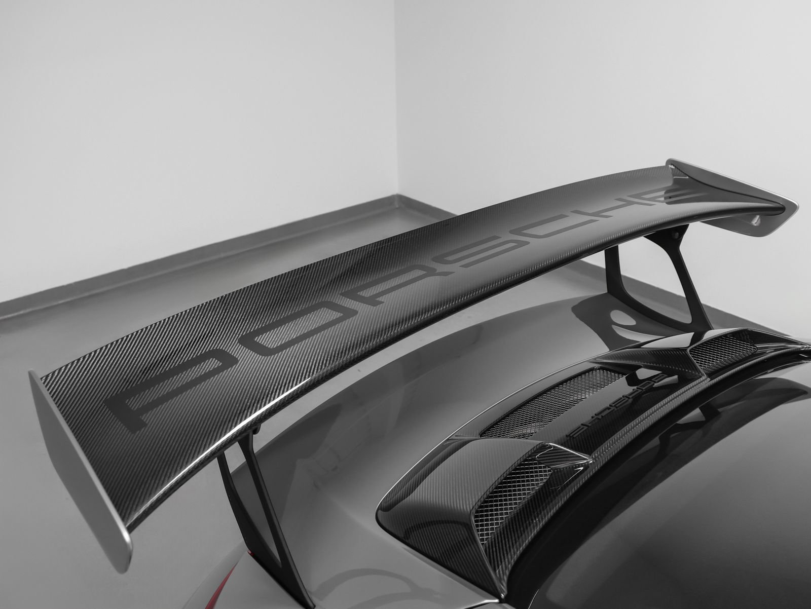 Certified 2018 Porsche 911 GT2 RS RWD image 17