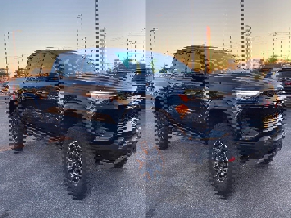Used 2024 Chevrolet Colorado ZR2 image 3
