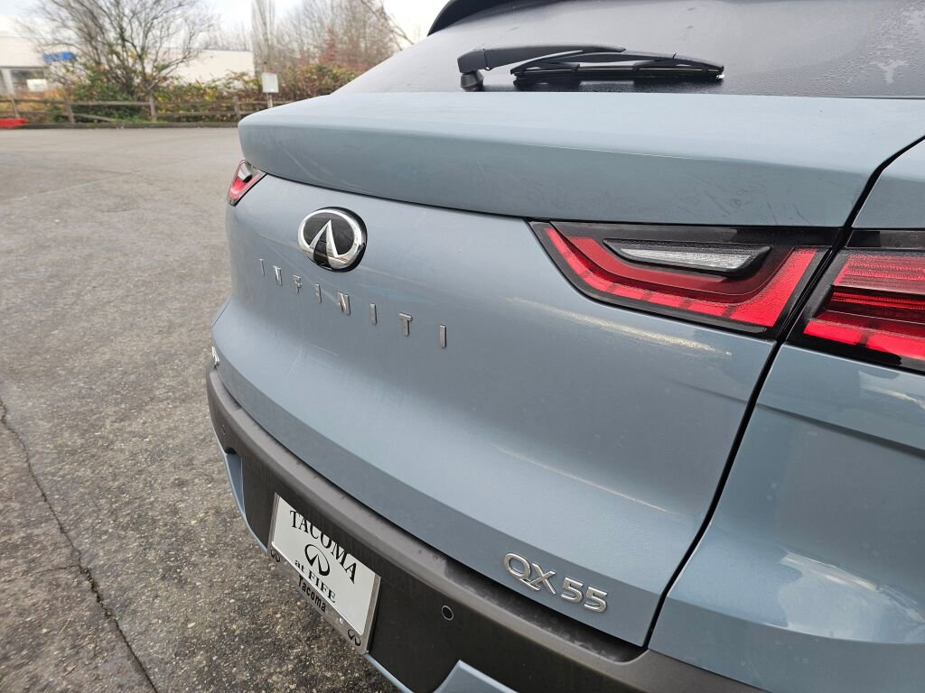 New 2025 INFINITI QX55 Essential image 17