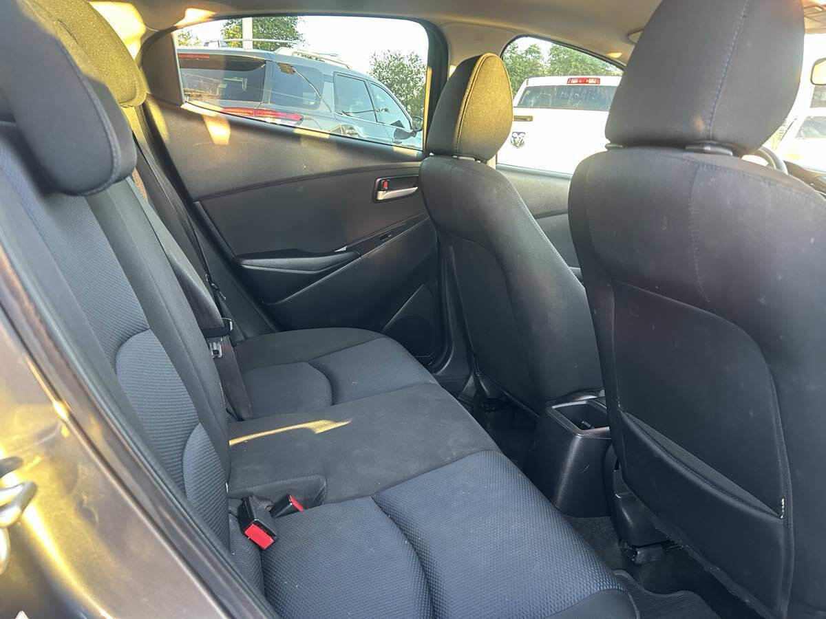 Used 2020 Toyota Yaris LE image 10