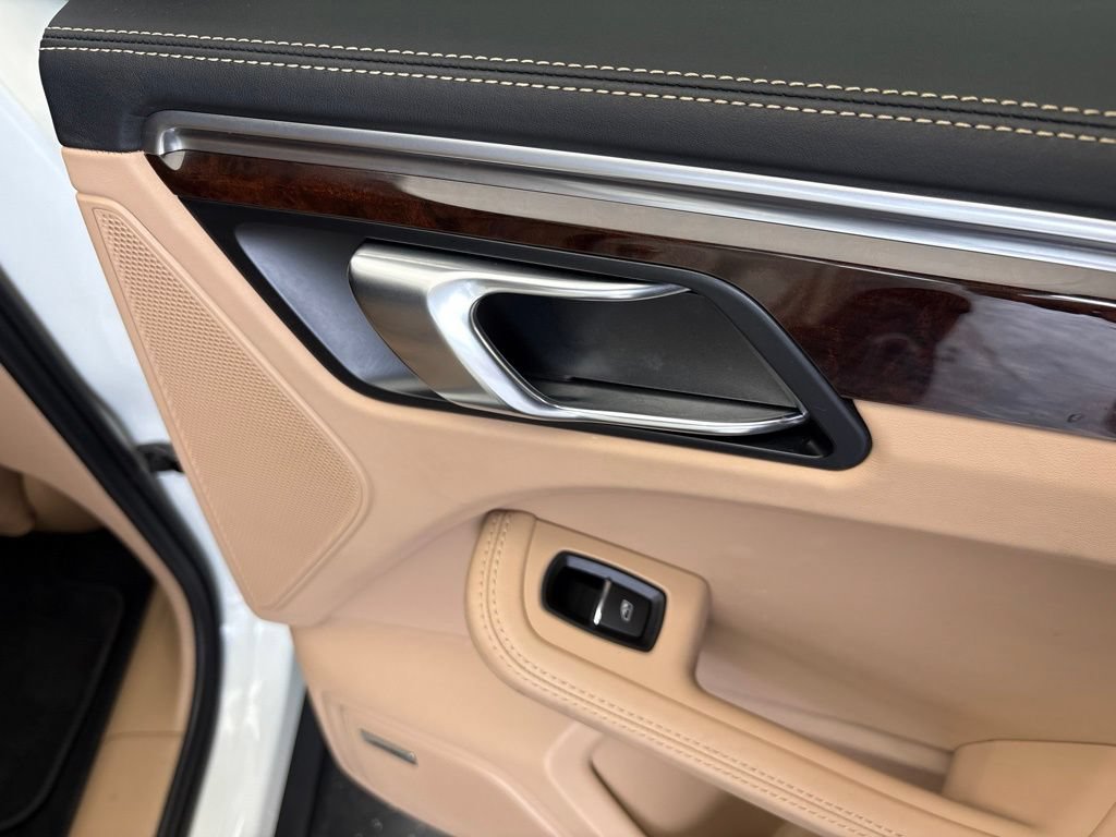Certified 2023 Porsche Macan S AWD/4WD image 28