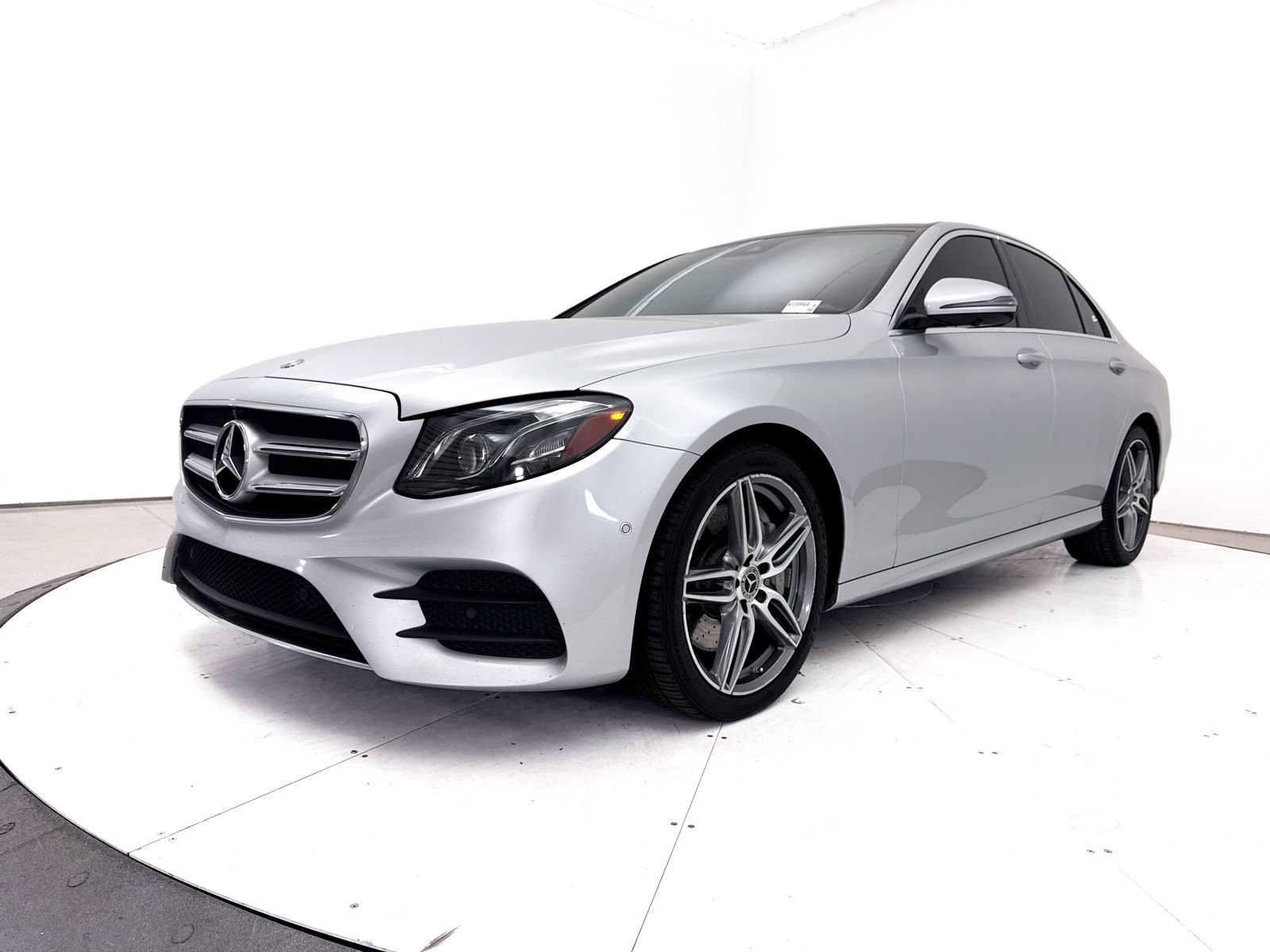 Used 2019 Mercedes-Benz E 300 4MATIC image 16