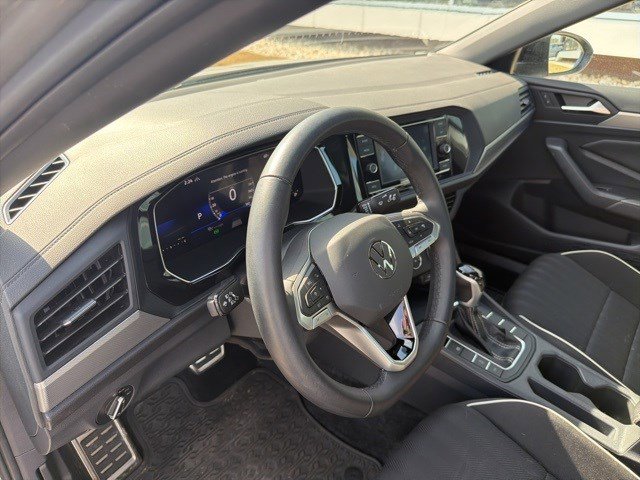 Used 2024 Volkswagen Jetta Sport image 12