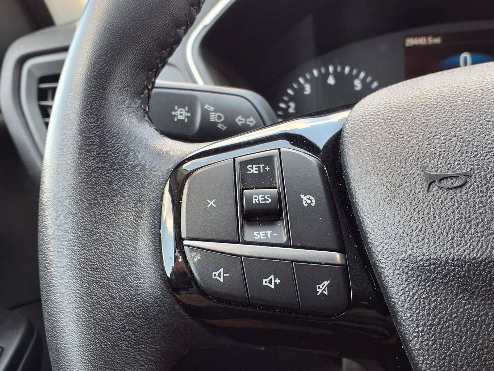 Used 2022 Ford Escape SE w/ SE Sport Appearance Package FWD image 12