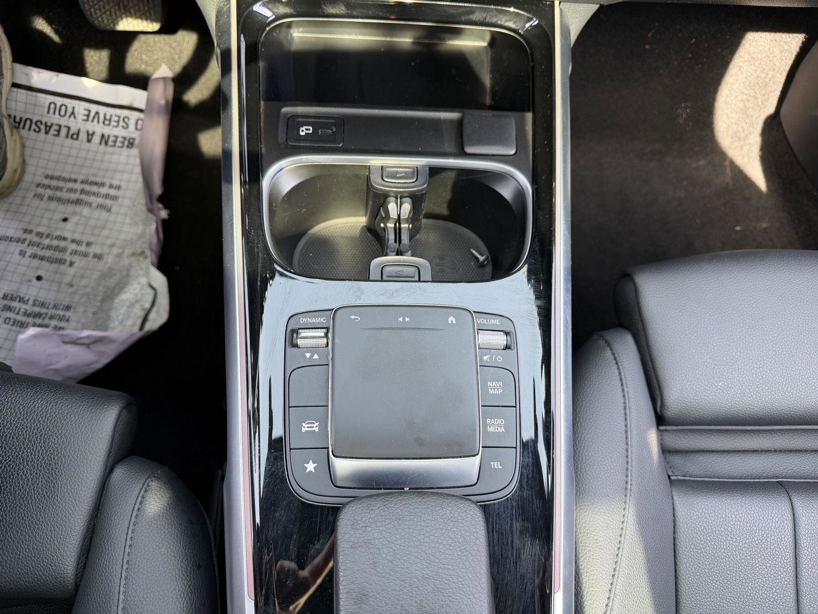 Used 2023 Mercedes-Benz GLB 250 4MATIC w/ Premium Package image 19