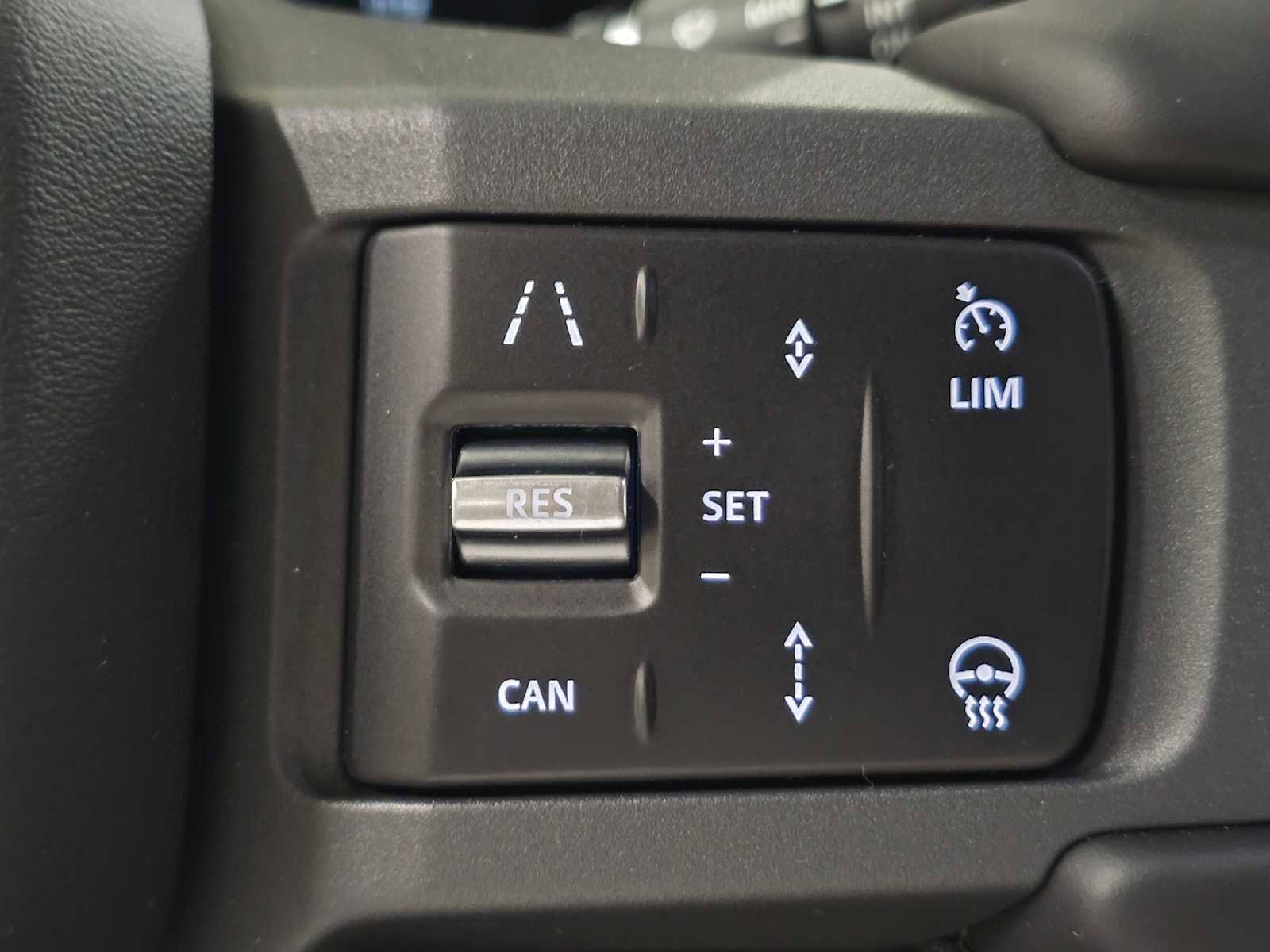 New 2026 Land Rover Defender 110 X-Dynamic SE AWD/4WD image 32