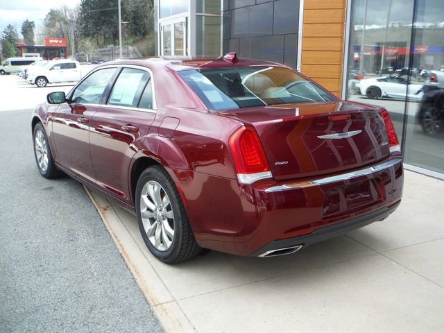 Certified 2018 Chrysler 300 Touring L image 11