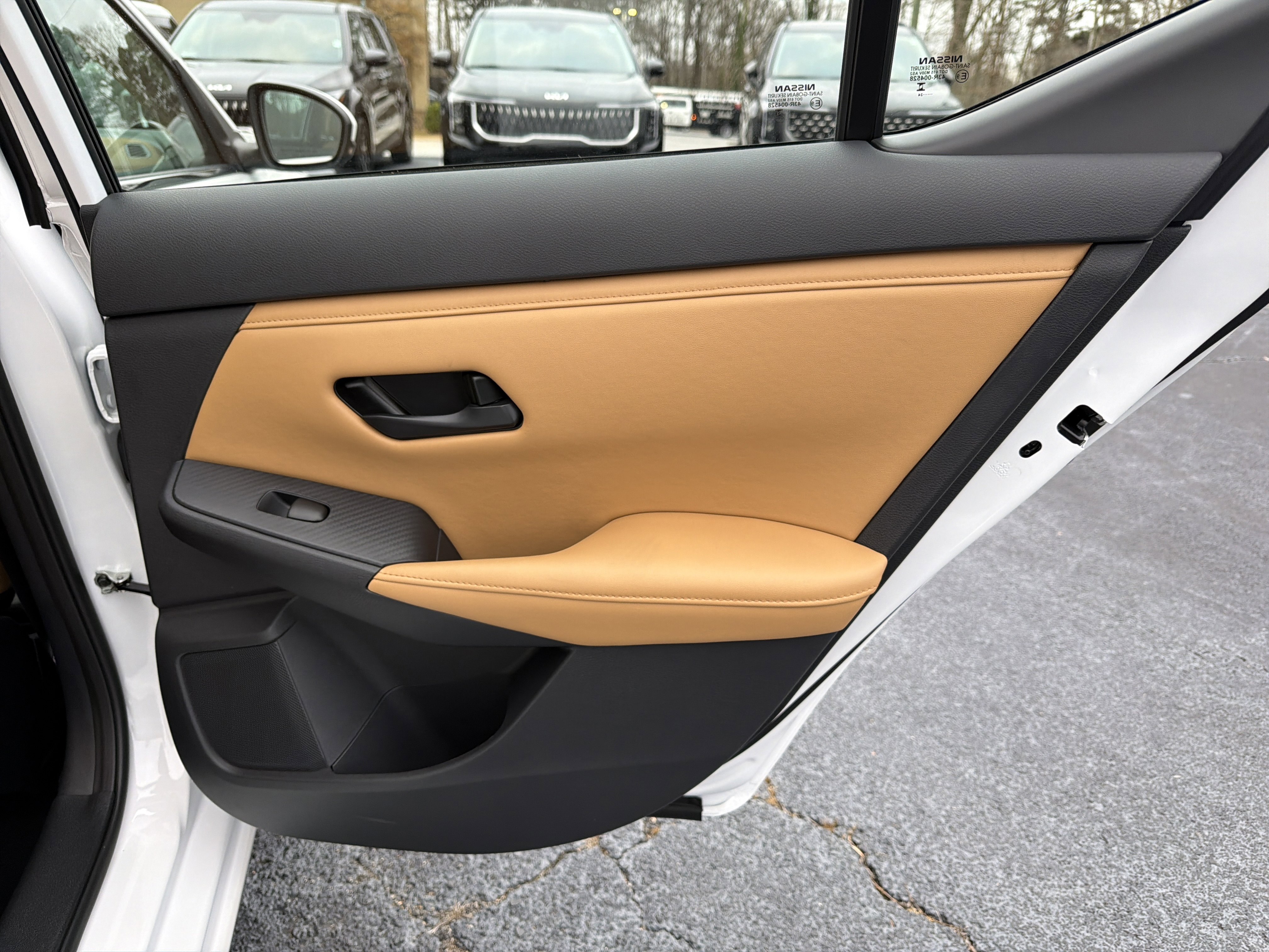 Used 2024 Nissan Sentra SV w/ SV Premium Package image 16