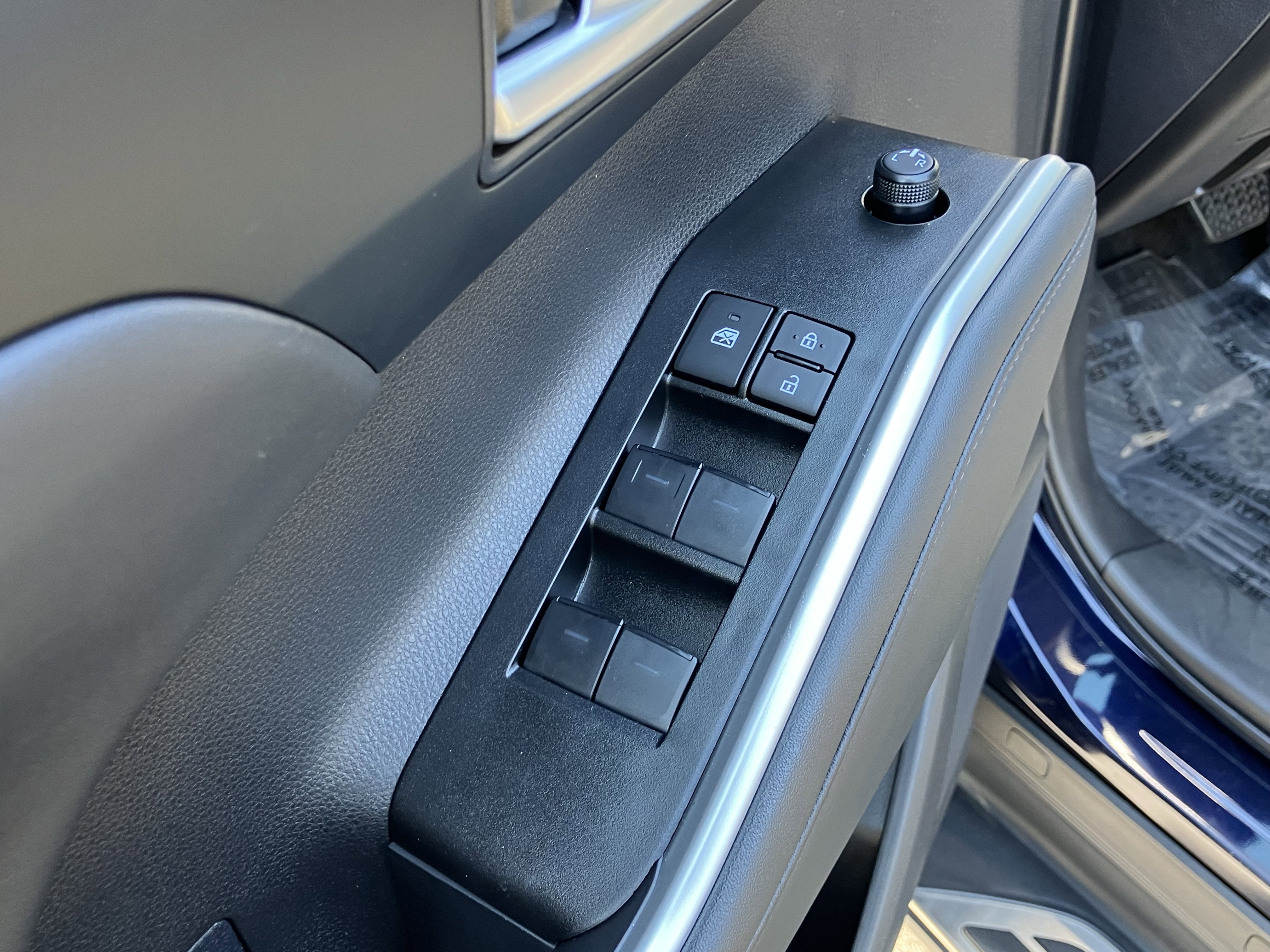 Used 2025 Toyota Highlander XLE FWD image 15