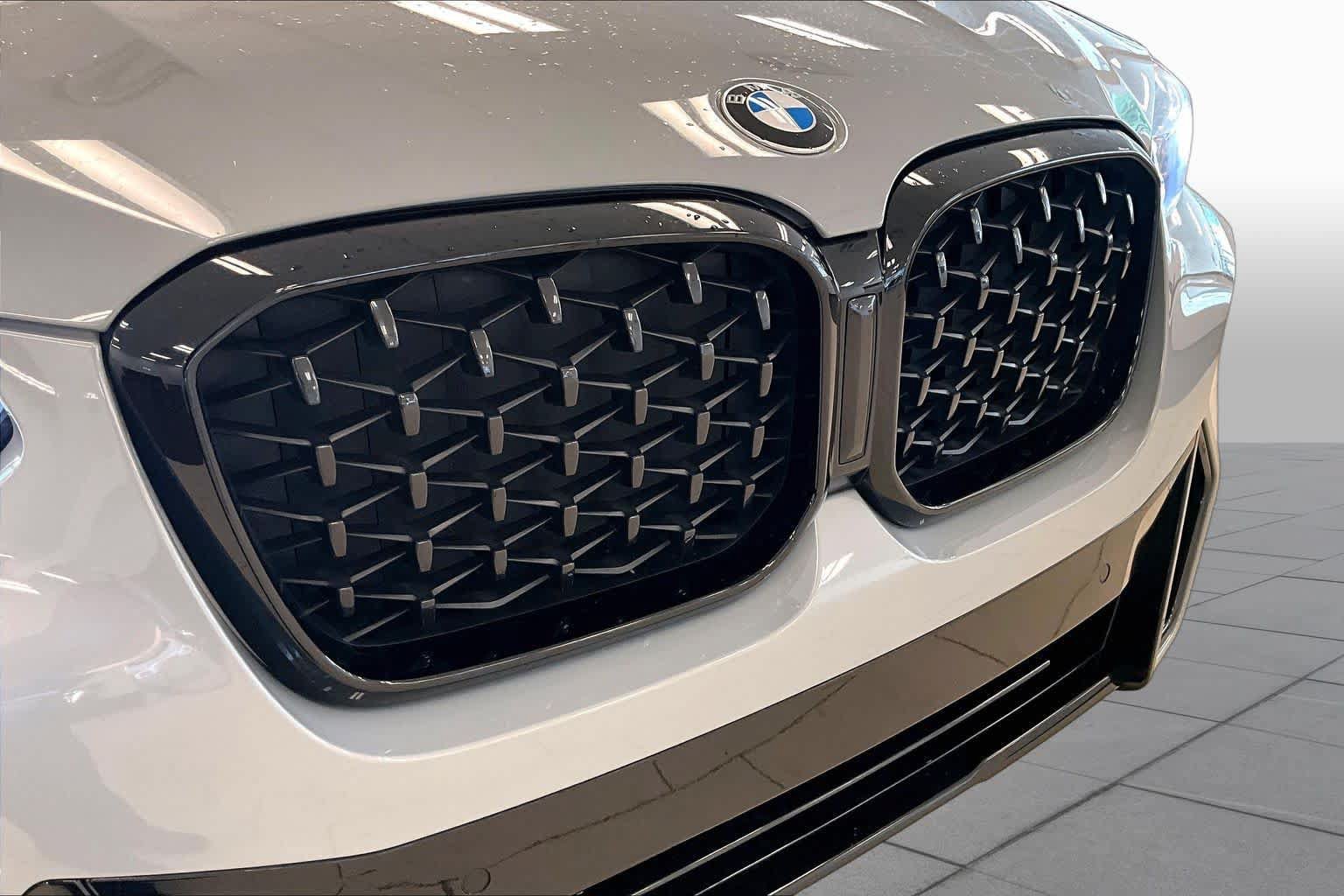 Used 2023 BMW X4 xDrive30i w/ M Sport Package AWD/4WD image 28