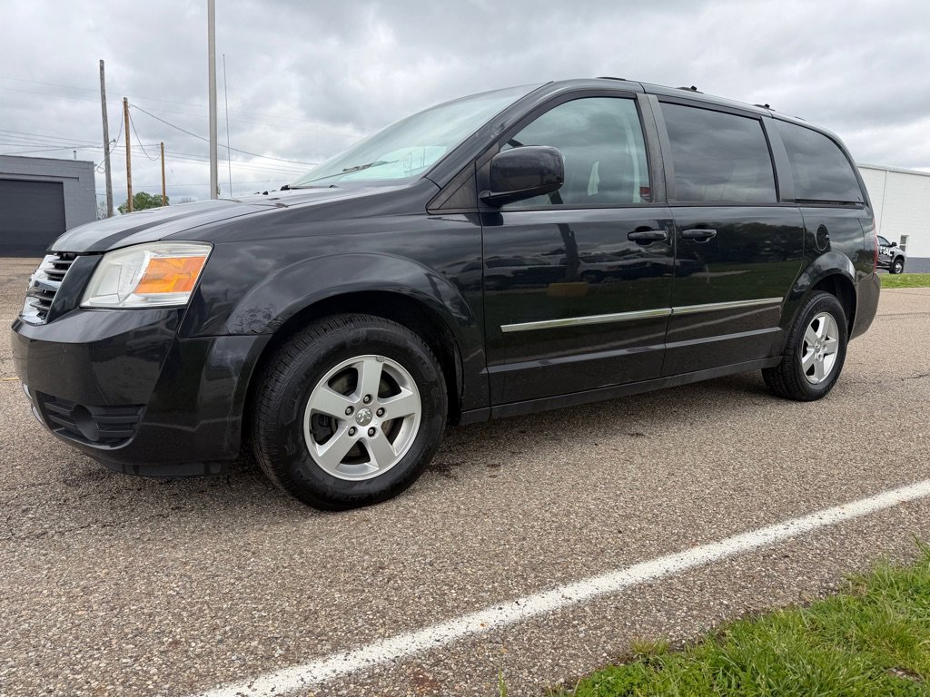 Used 2010 Dodge Grand Caravan SXT FWD image 3