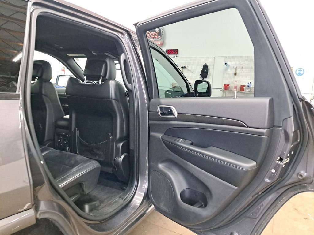Used 2018 Jeep Grand Cherokee Altitude image 14