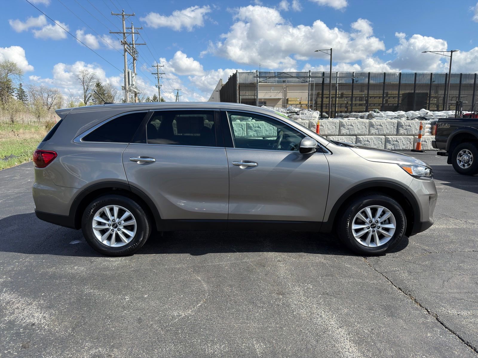 Used 2019 Kia Sorento LX image 7