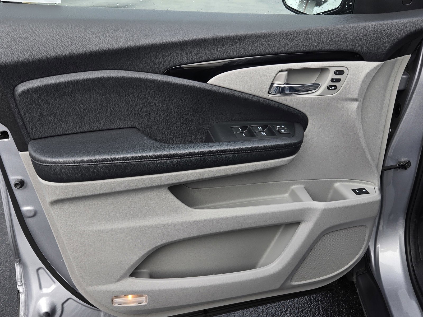 Used 2022 Honda Pilot Touring image 9